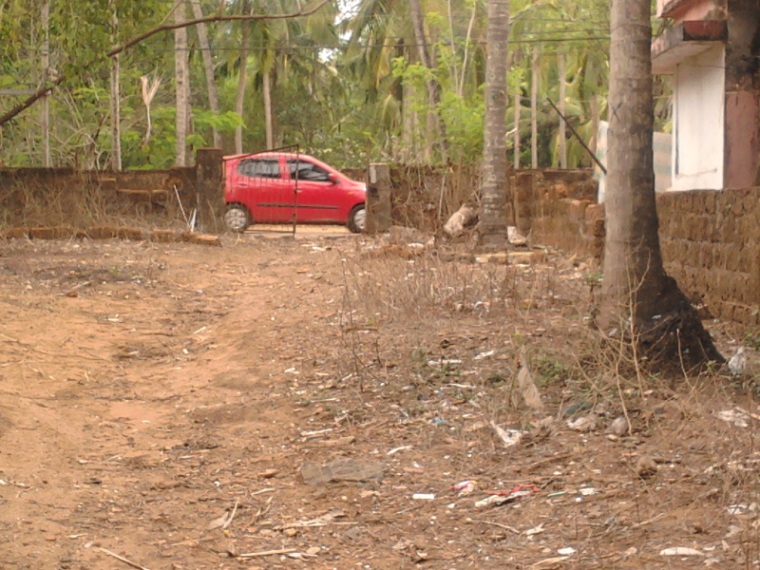 10 cent land for sale in near to y m r c