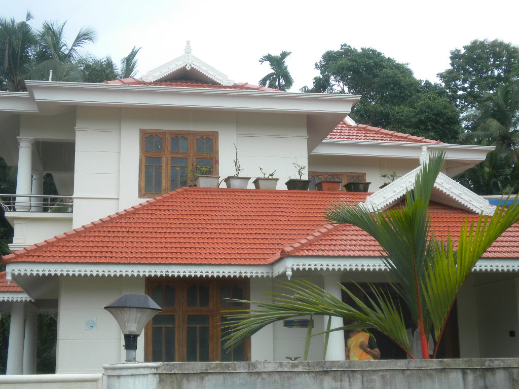 newly constructed 3 bhk independent house for sale in malaparampa ,vengheri,thadambattuthazham
