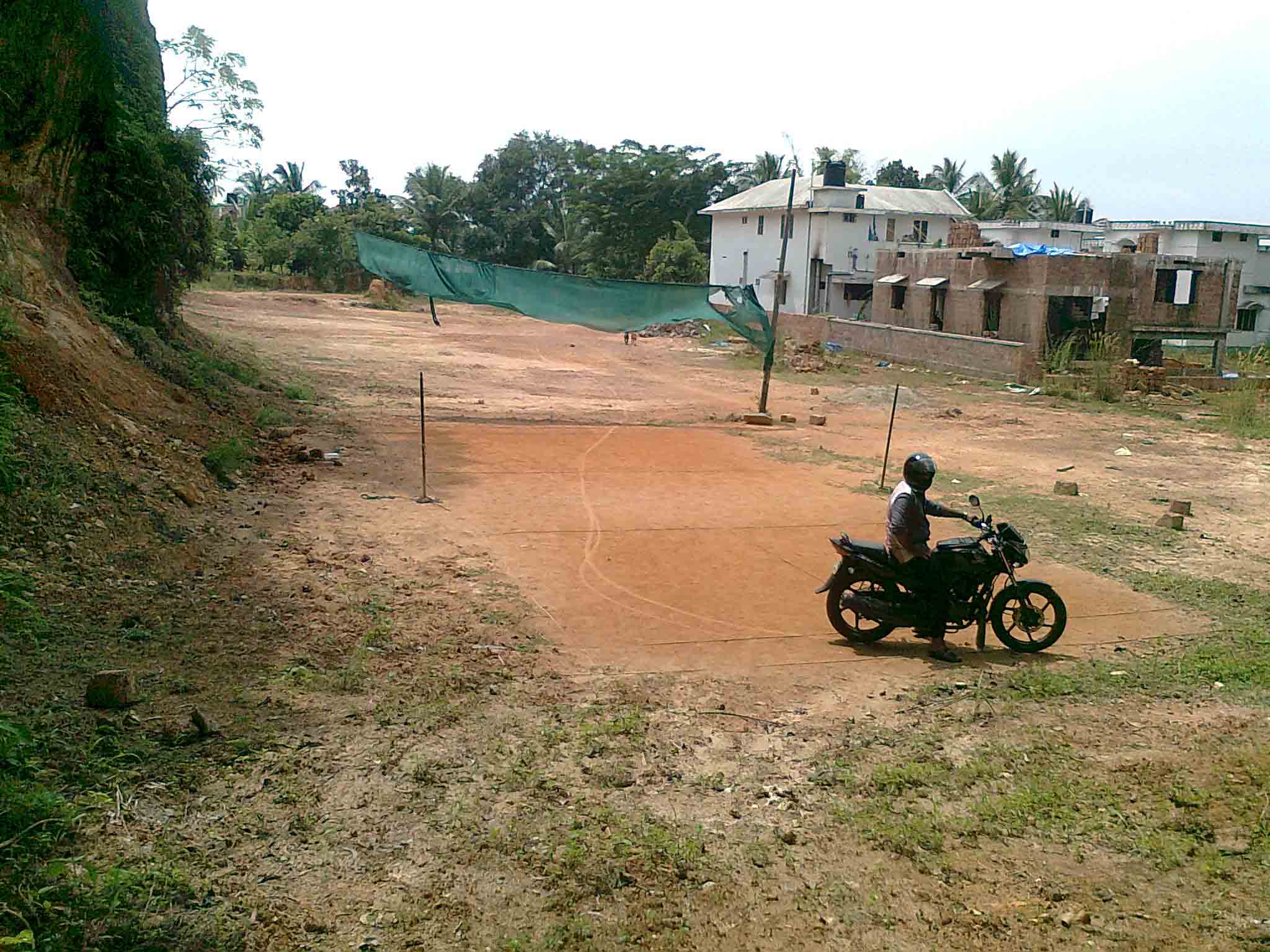farook college road side