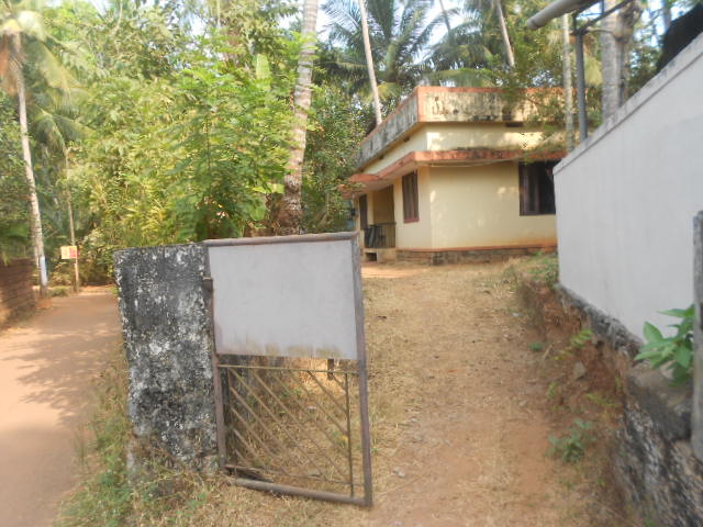 land with house for sale in calciut