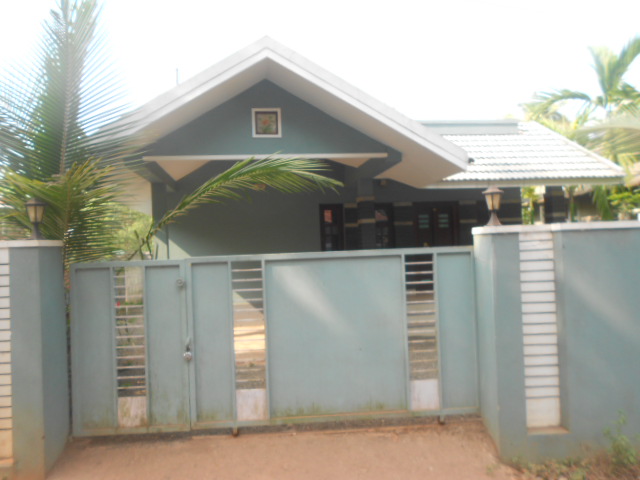 land with house for sale in calciut
