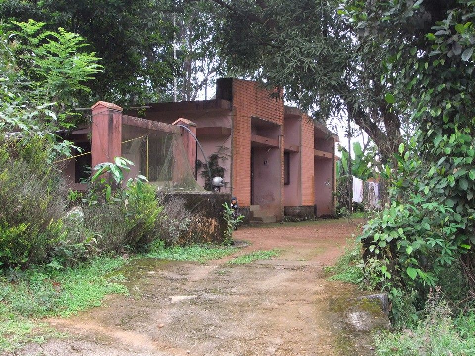 33cent land with 3bed house at nellipoyil/kodenchery