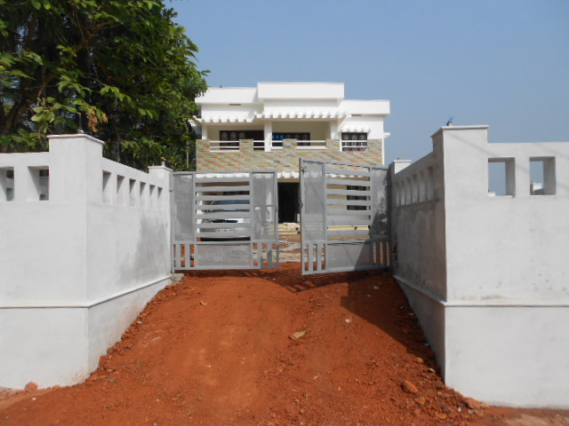 properties in calicut poovattuparamba