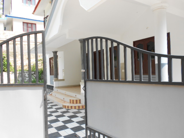 4 bhk independent house / villa for sale at perumanna, calicut.