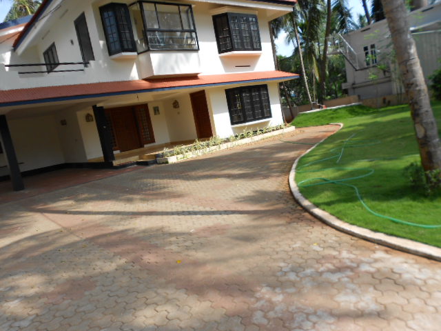 5 bhk independent house/ villa for sale at wayanad road malaparamba, calicut.