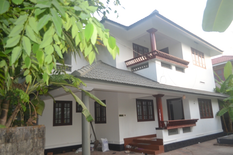 4 bhk villa in decent villa colony for rent