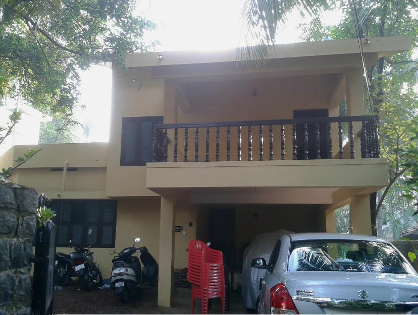 arround 4 years old house for sale at eranhipalam calicut asking price