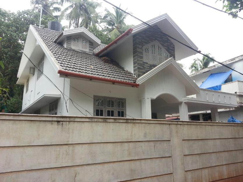5 bedroom house for sale 6.5 cent, 2200 sqf , ferook college