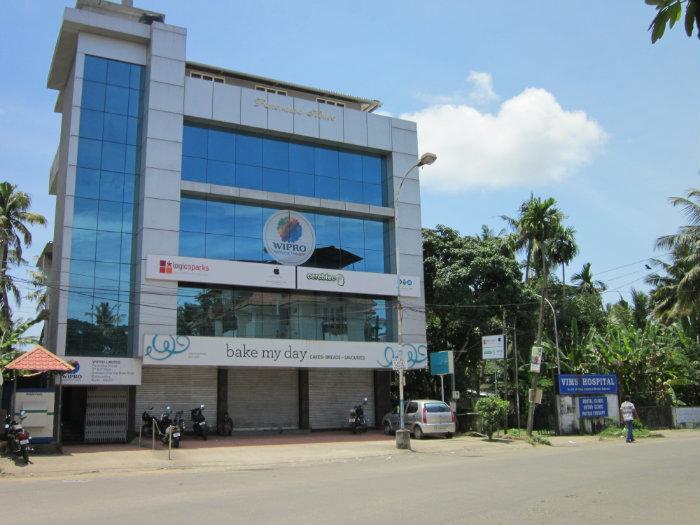 building for sale at calicut cherooty road