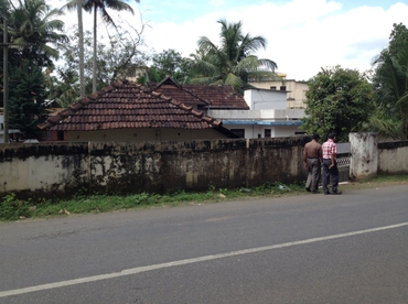 commercial land with old house for sale mini bypass