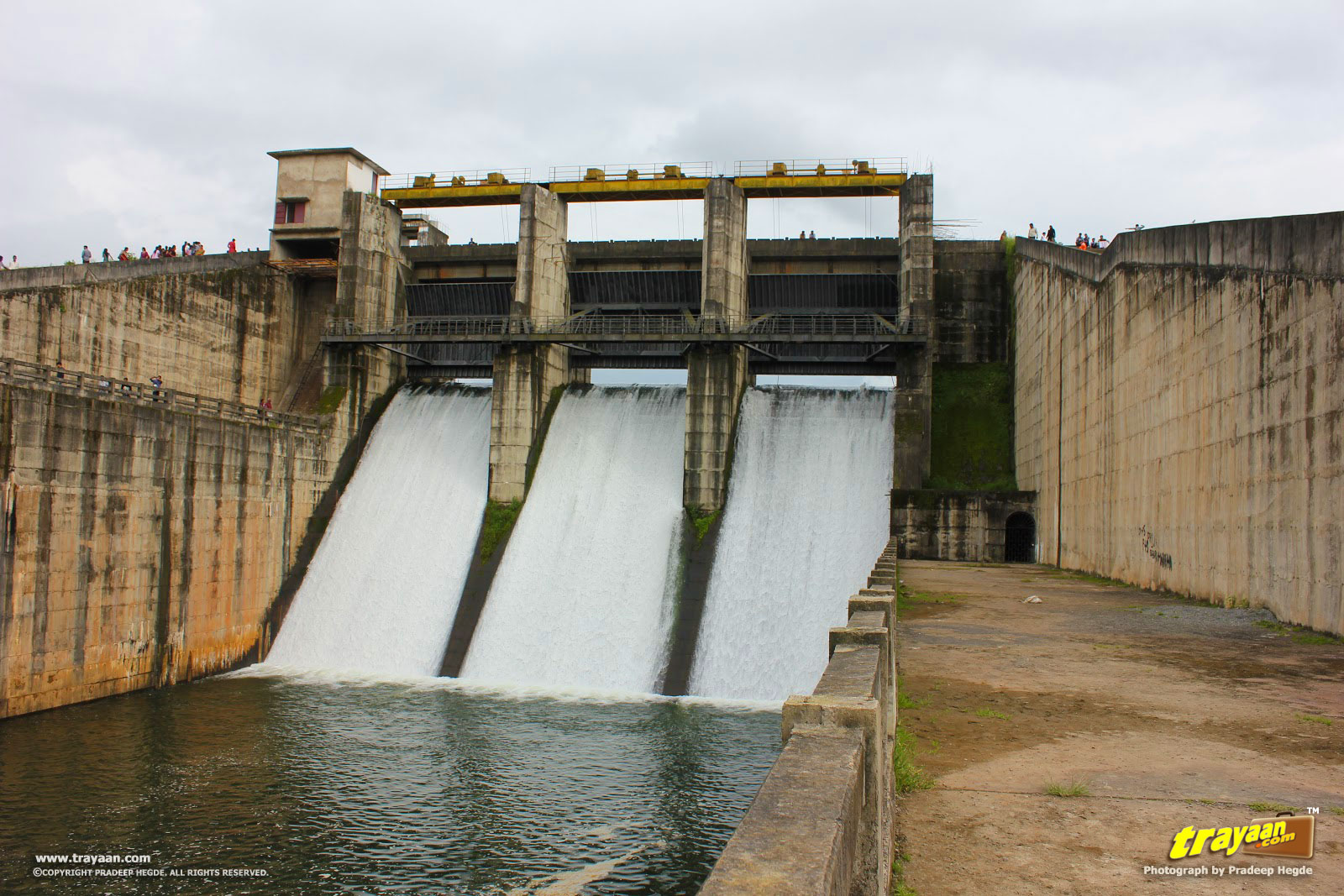 2.50 acre land for sale in karapuzha dam(ambalavayal).