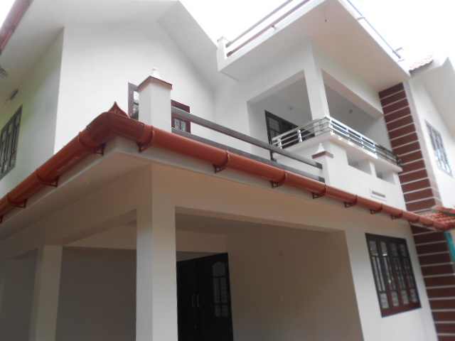 pavanghad atholiroad 4.5 cent 4 bhk 200 meeter from bus stop calicut