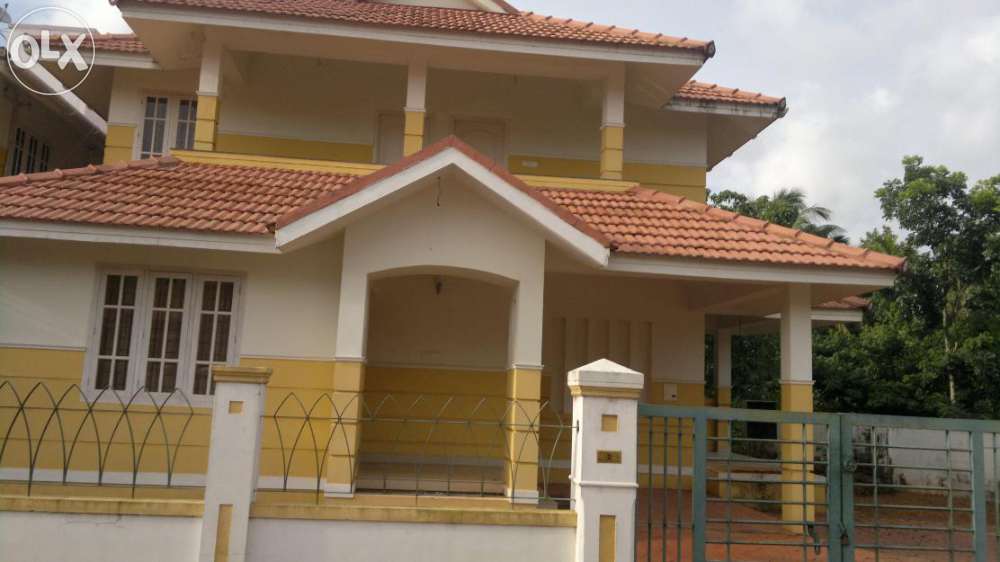 at paropady villasof 1.02cr,1.62cr for salein calicut