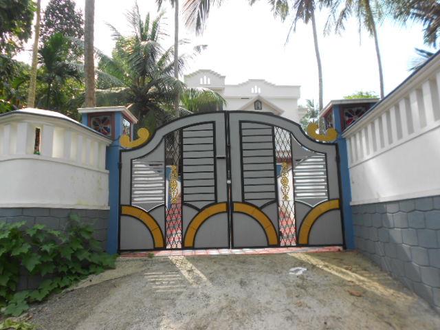 big posh house main road kunnamangalam calicut