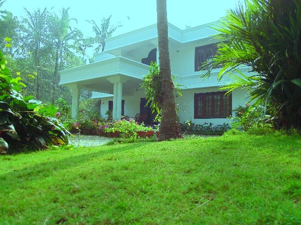 2900 sq ft posh house in 23 cent plot on pazhamkavu main