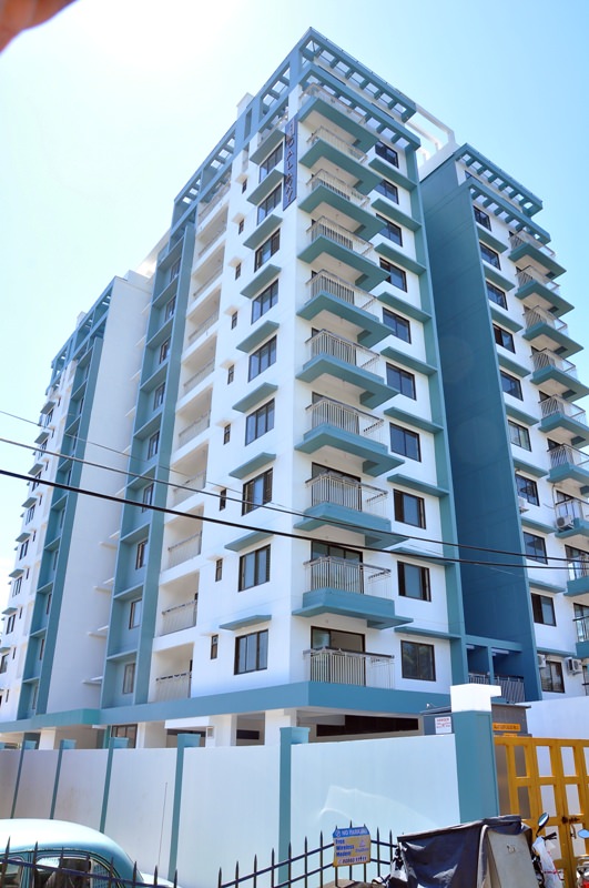 3bhk luxury flat 1800 s.f. with sea facing private terrace (75lac)