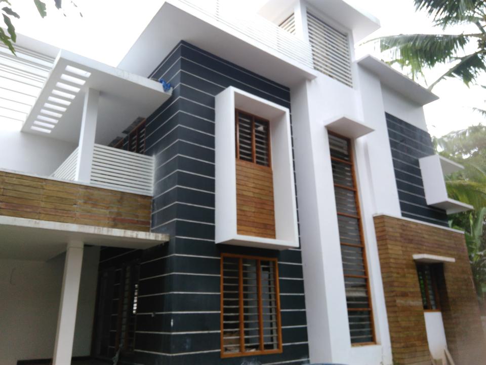 independent house/villa in west hill