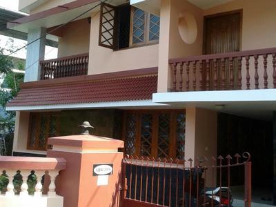 independent villa on 9 cents in prime location at beypore naduvattom
